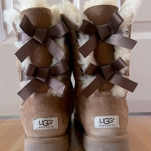 Bailey Bow II Uggs, Size 9 (US)